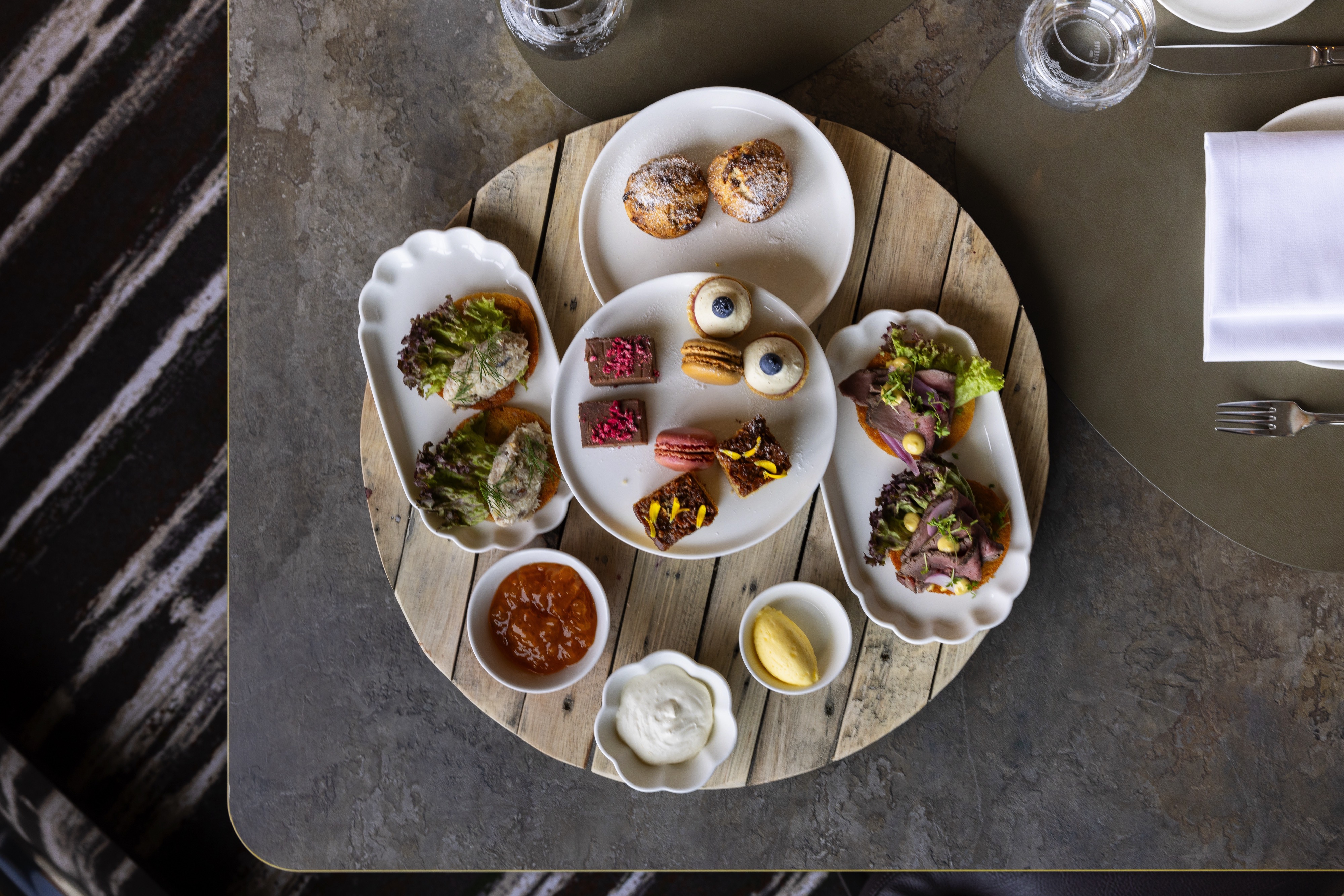 MS Trollfjord Afternoon Tea ©Espen Mills - Hurtigruten 1.jpg